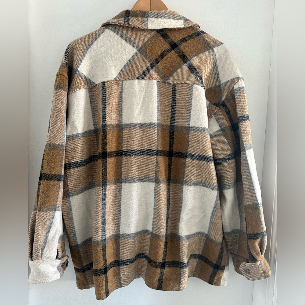 🌻 Cream Plaid Button-Up Shacket 🌻 - Picture 3 of 3